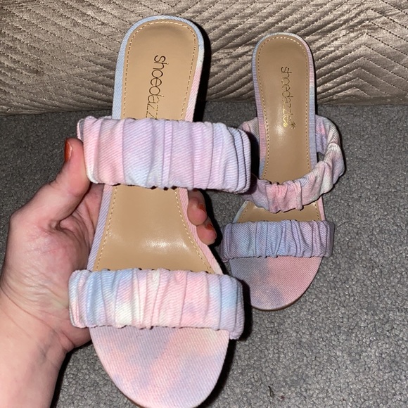 Cute high heels. Size 7. Clear heel - Picture 3 of 5